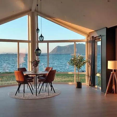 Oceanfront Infinity Lodge, Lofoten *