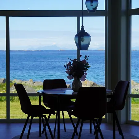 Feriehus Oceanfront Infinity Lodge, Lofoten