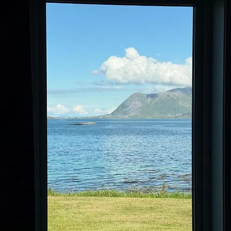 Oceanfront Infinity Lodge, Lofoten
