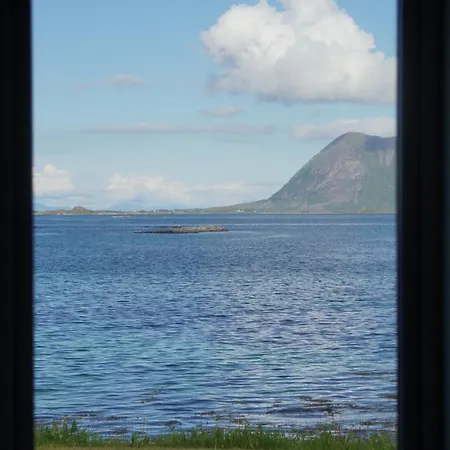 Oceanfront Infinity Lodge, Lofoten Feriehus Vestvagoy