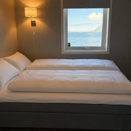 Oceanfront Infinity Lodge, Lofoten Feriehus
