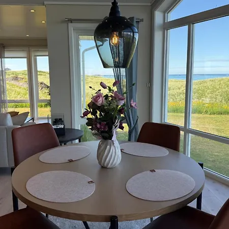 Oceanfront Infinity Lodge, Lofoten * Vestvagoy