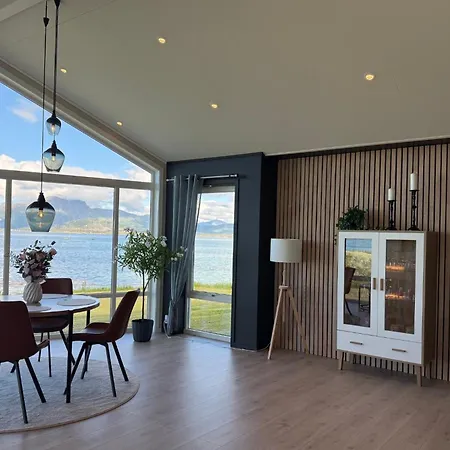 Oceanfront Infinity Lodge, Lofoten
