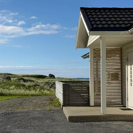 Oceanfront Infinity Lodge, Lofoten Feriehus *