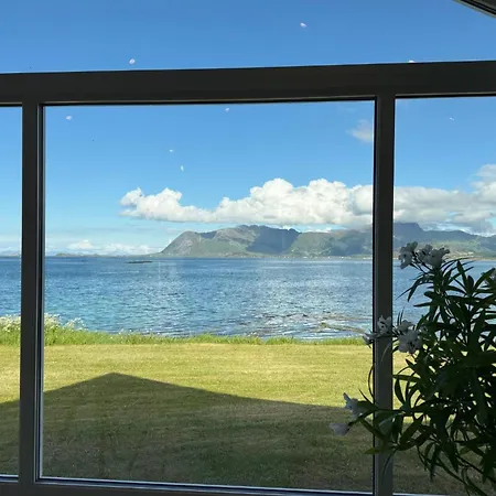 Oceanfront Infinity Lodge, Lofoten
